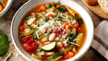 Soupe Minestrone Légère et Saine