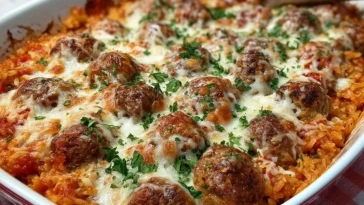 Casserole De Viande Aux Boulettes Et Riz Au Fromage