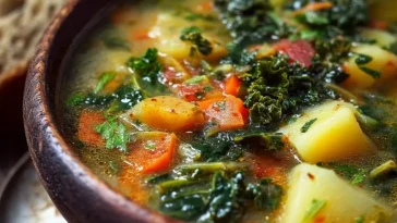 Soupe Épaissie Aux Pommes De Terre Et Au Chou Frisé