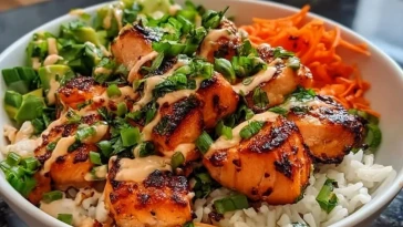 Bols De Saumon Bang Bang Avec Riz