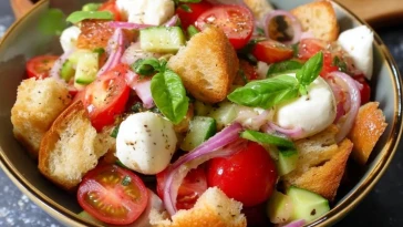 Panzanella Classique avec Mozzarella