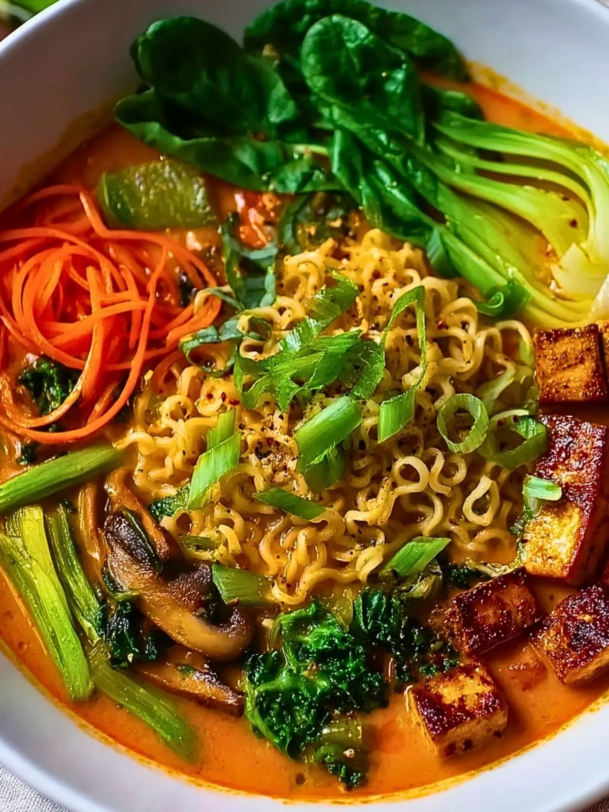 Soupe Ramen Thaïlandaise Végane au Curry Rouge (1)